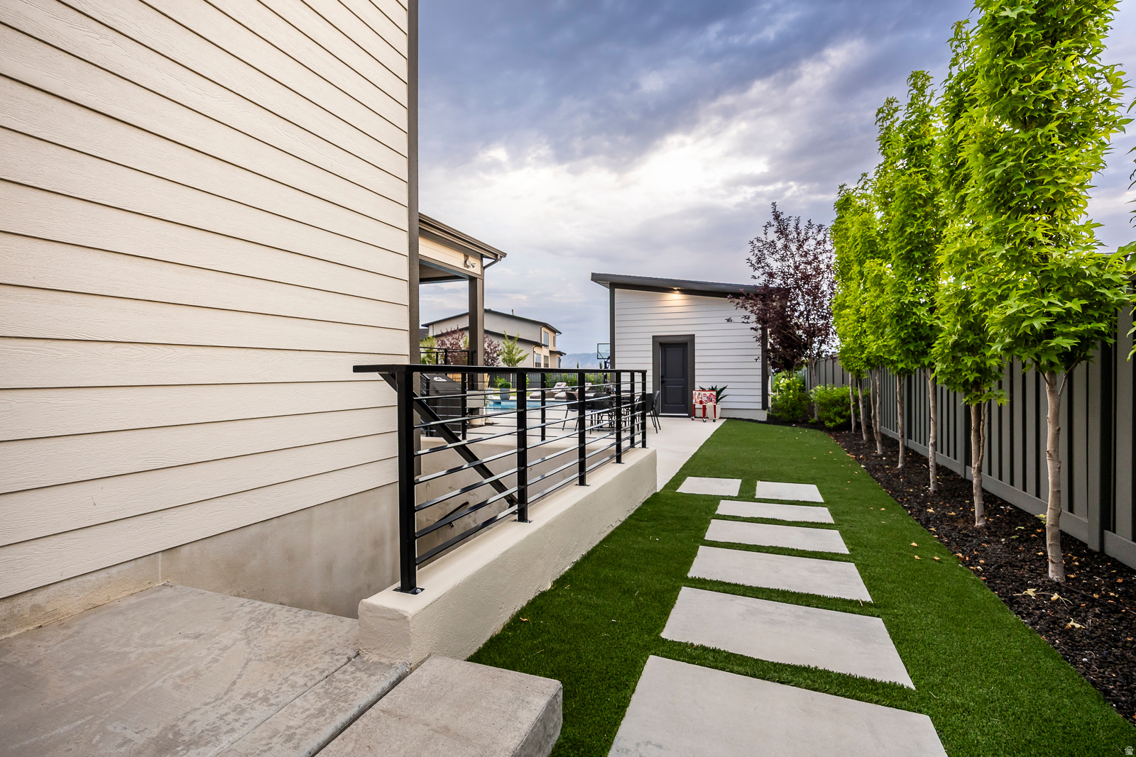 RIDGEVIEW EST 408 - Residential
