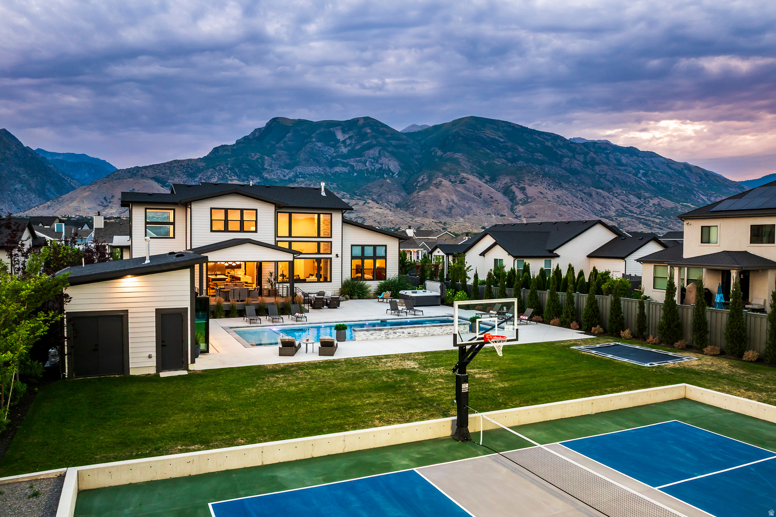 RIDGEVIEW EST 408 - Residential