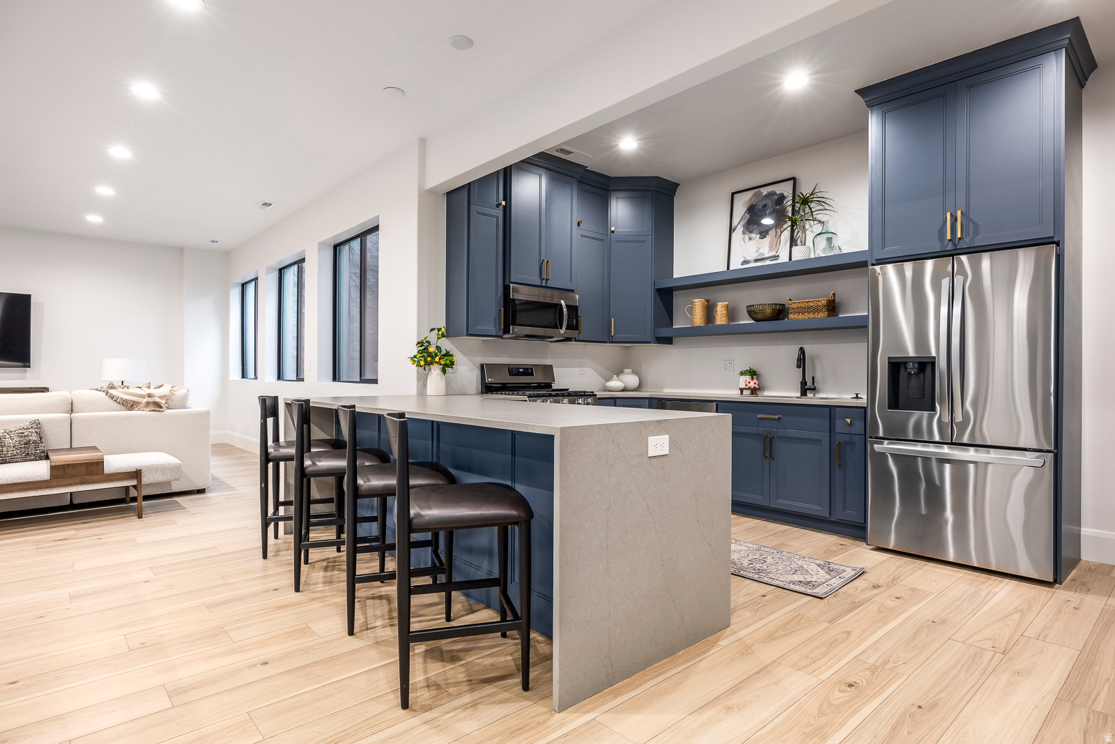 RIDGEVIEW EST 408 - Residential