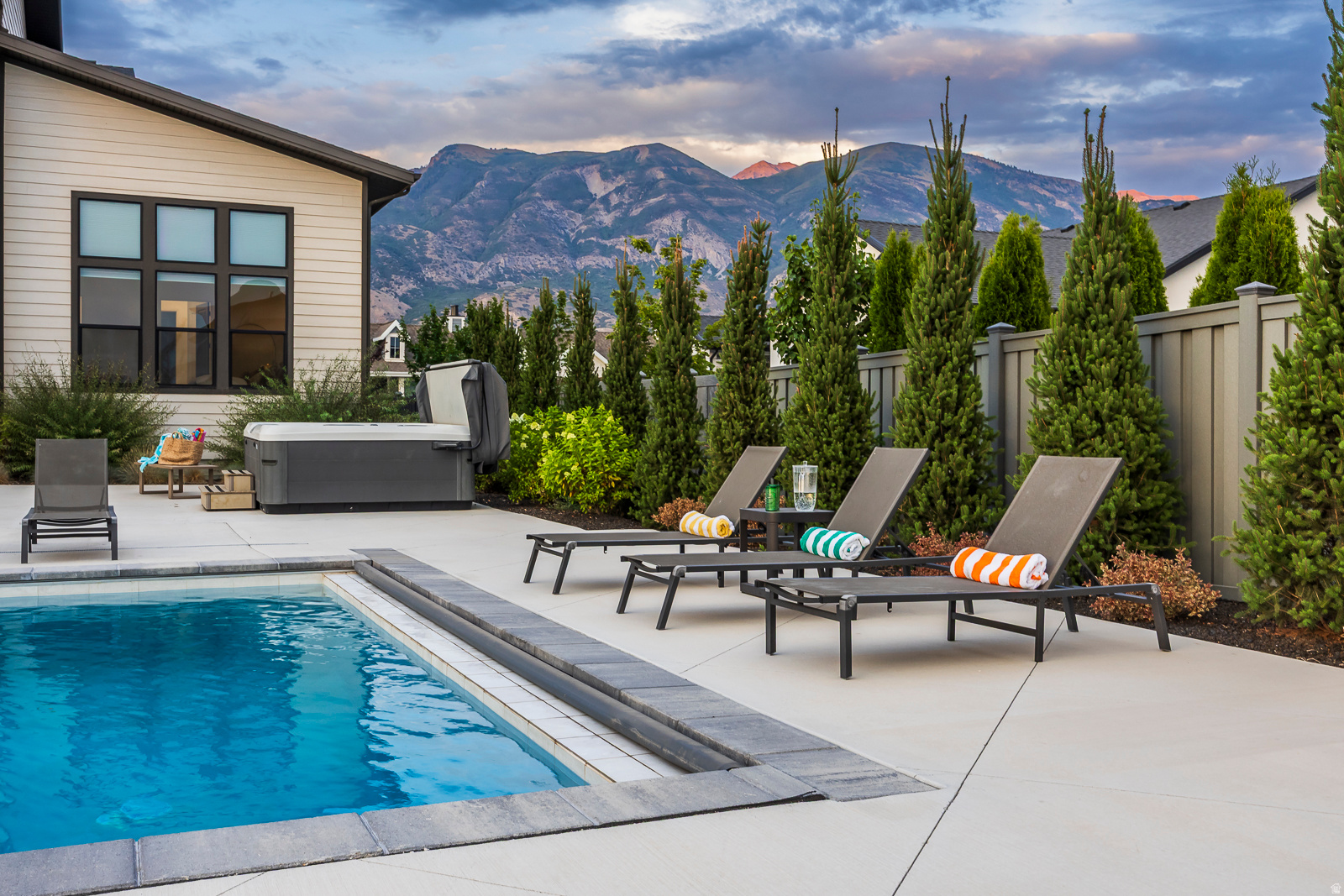 RIDGEVIEW EST 408 - Residential