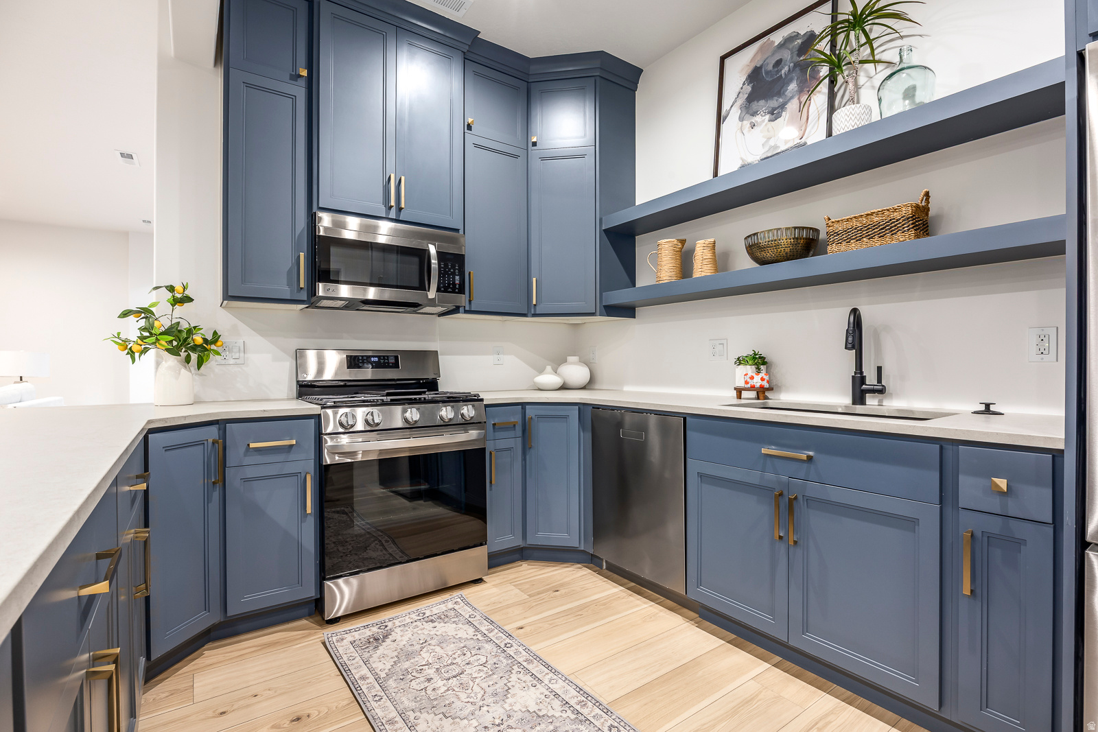 RIDGEVIEW EST 408 - Residential