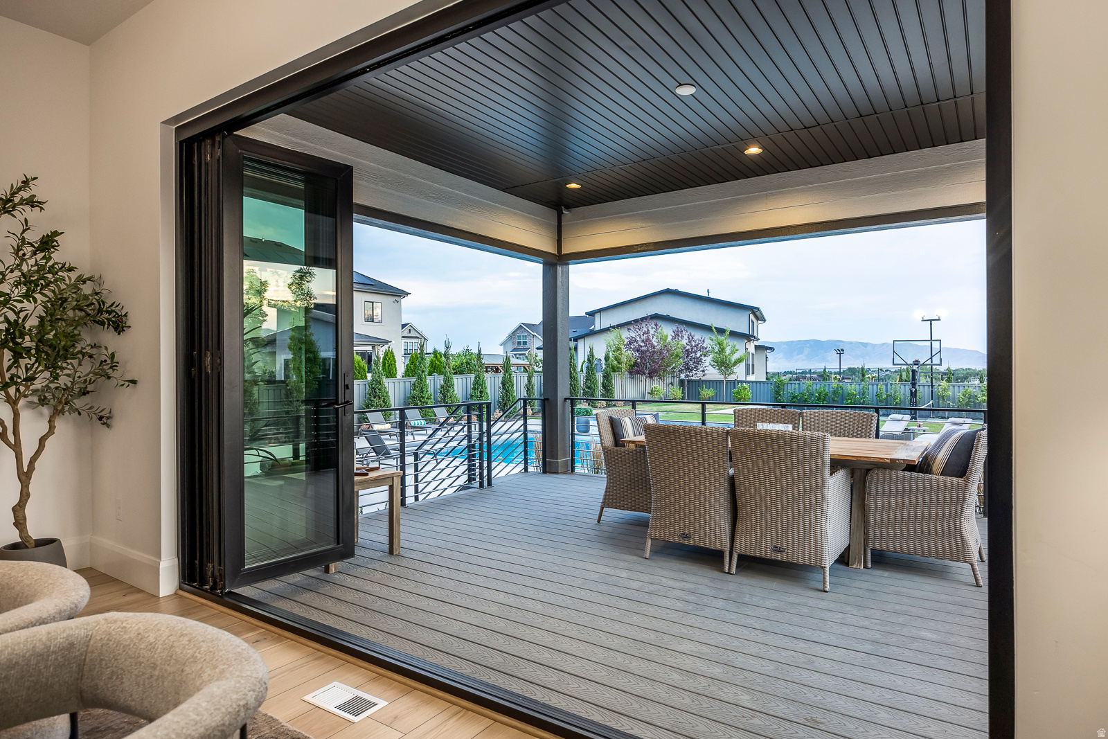 RIDGEVIEW EST 408 - Residential