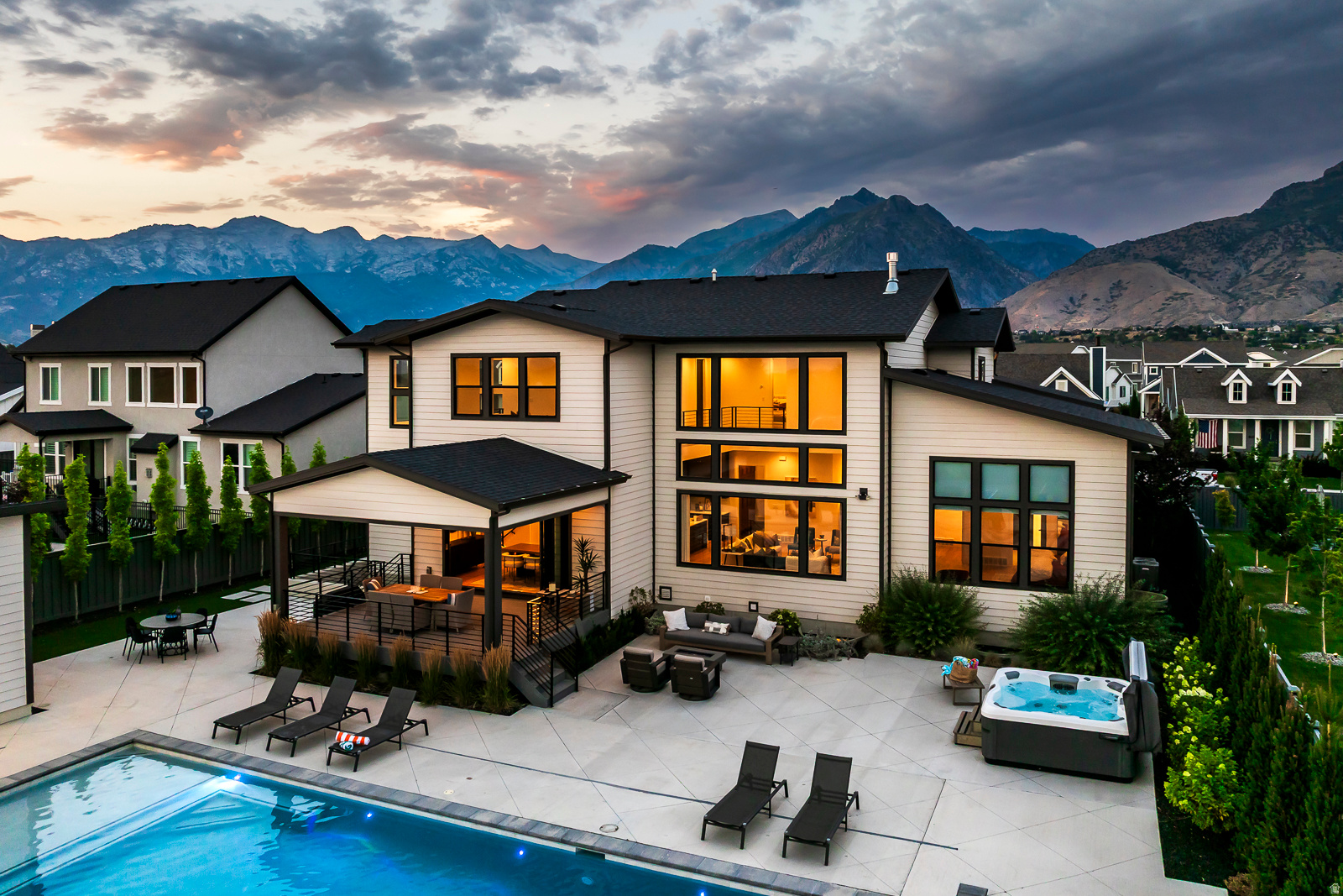 RIDGEVIEW EST 408 - Residential