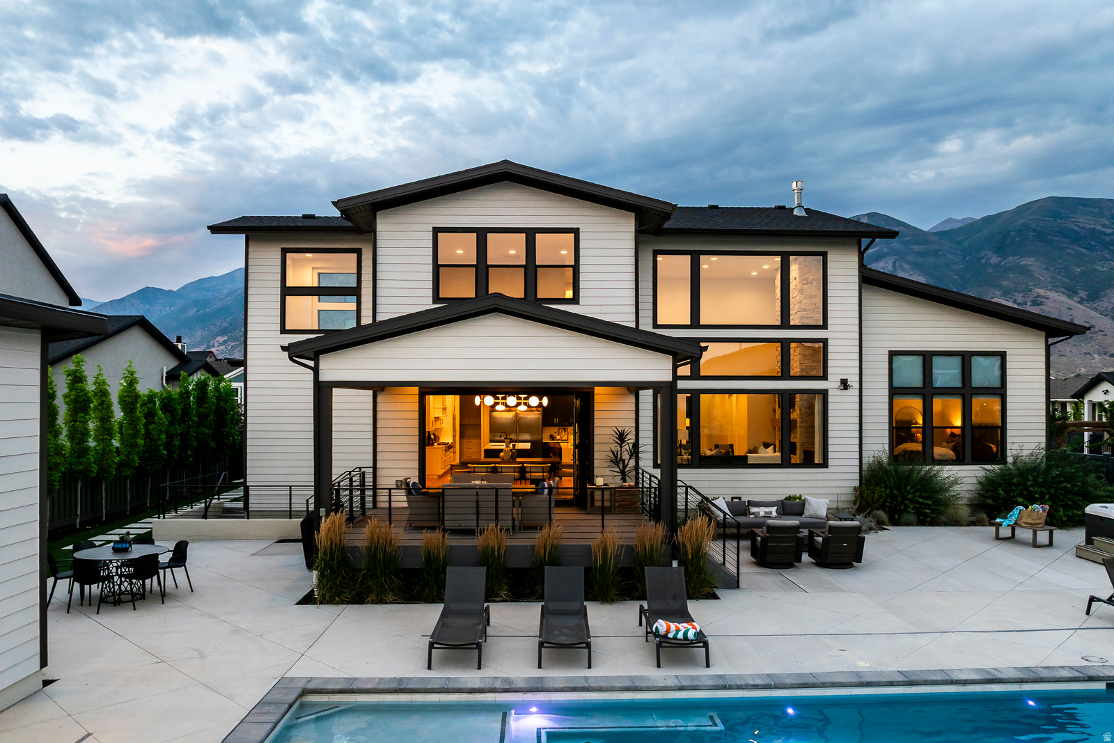 RIDGEVIEW EST 408 - Residential