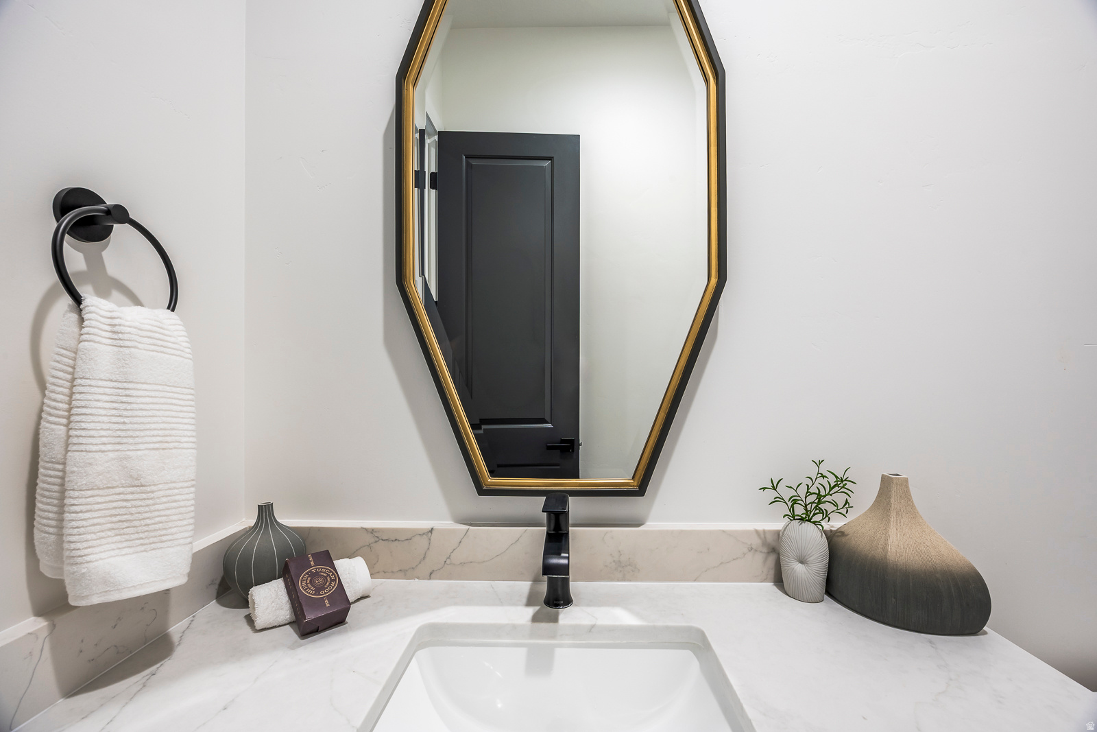 RIDGEVIEW EST 408 - Residential