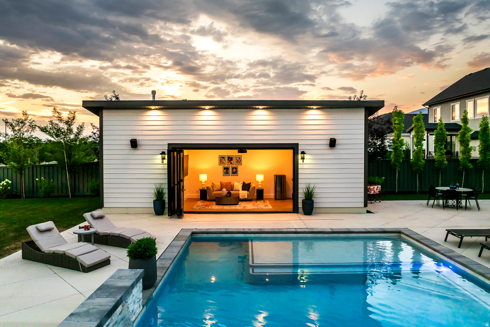 RIDGEVIEW EST 408 - Residential