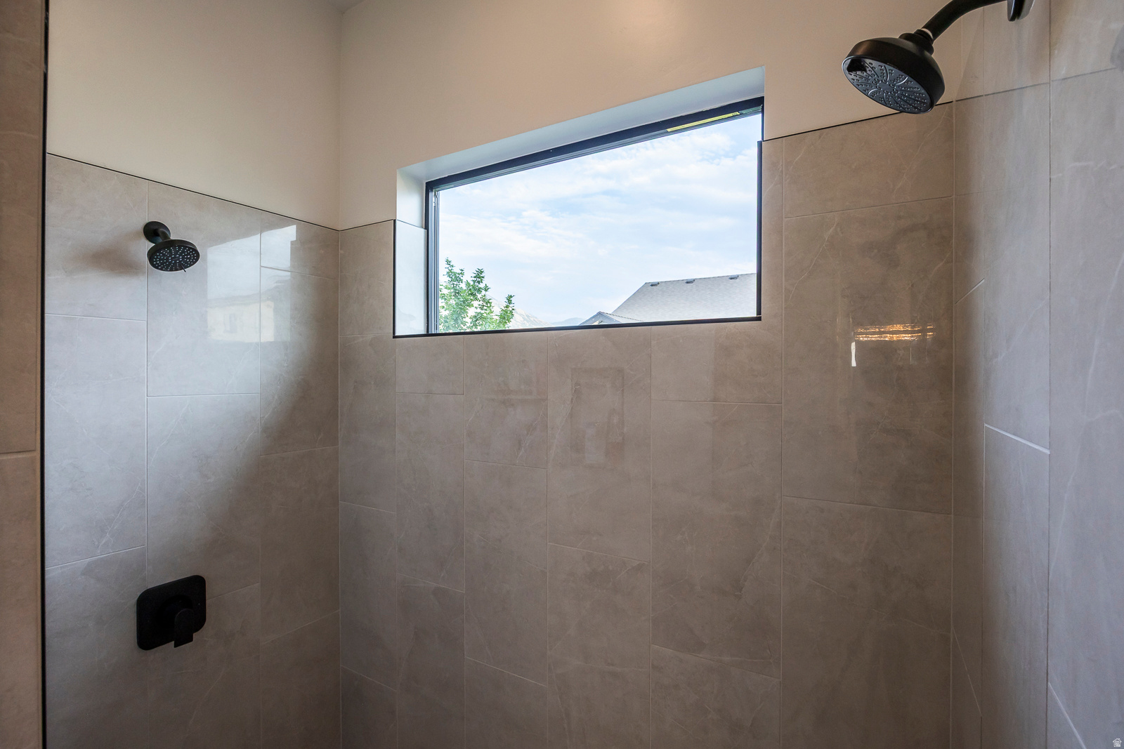 RIDGEVIEW EST 408 - Residential