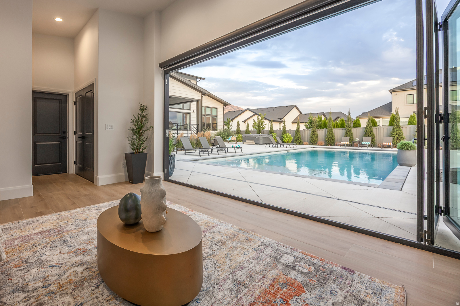 RIDGEVIEW EST 408 - Residential