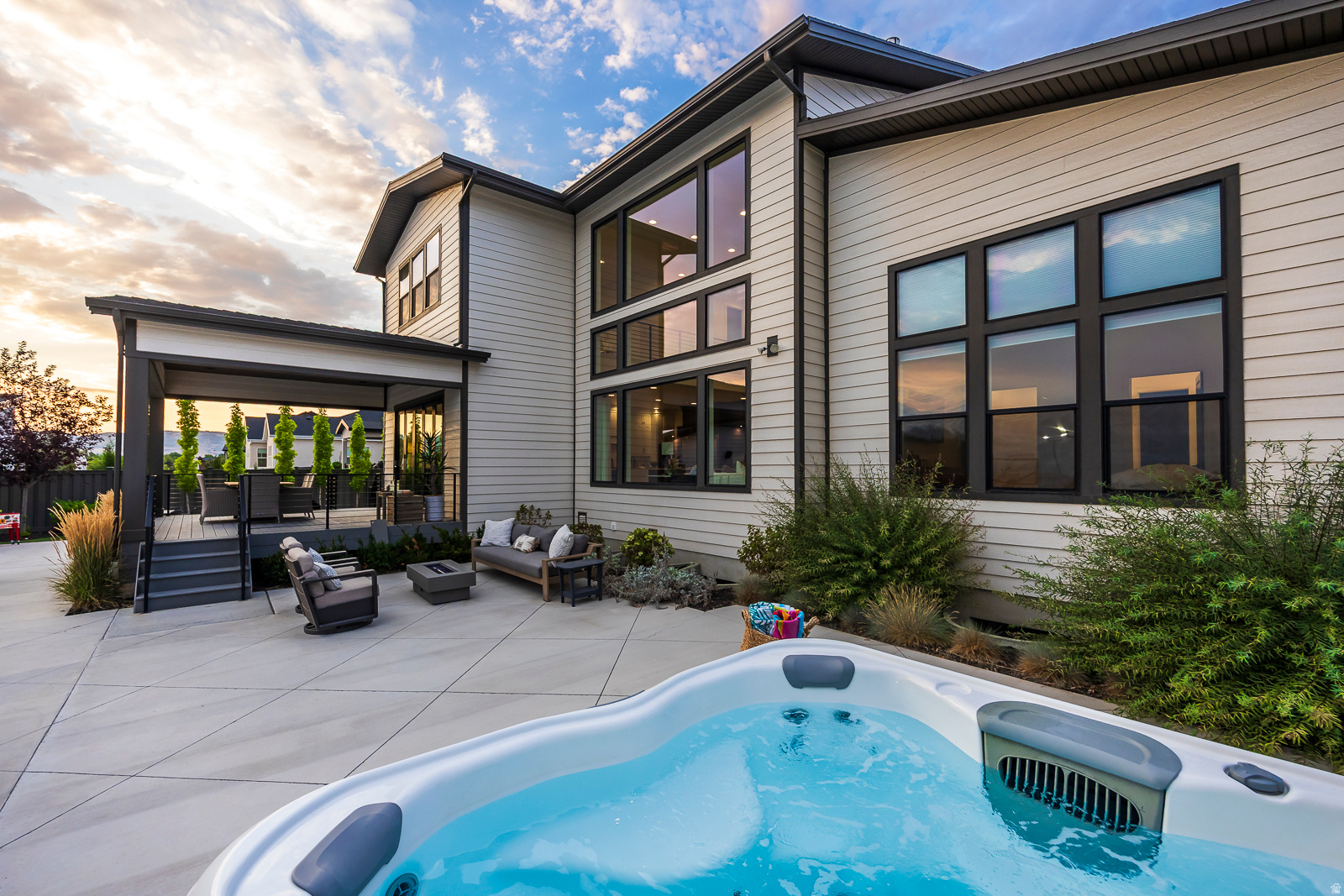 RIDGEVIEW EST 408 - Residential