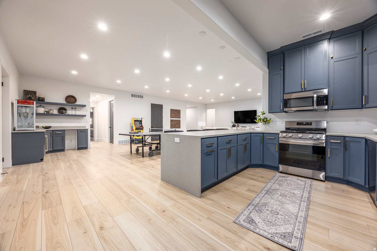 RIDGEVIEW EST 408 - Residential