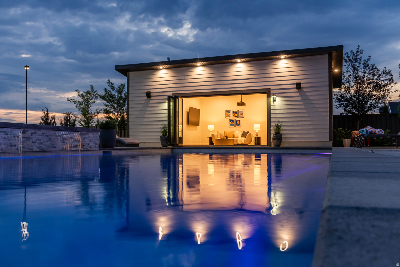 RIDGEVIEW EST 408 - Residential