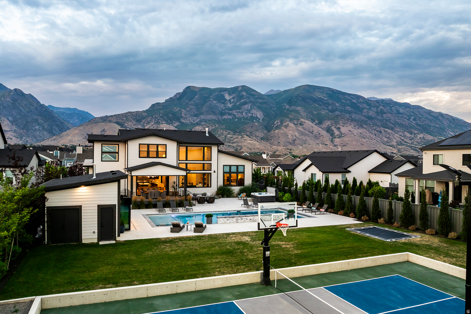 RIDGEVIEW EST 408 - Residential