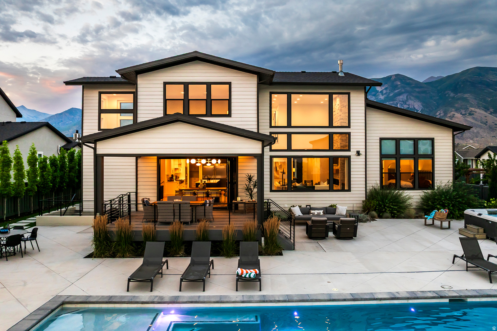 RIDGEVIEW EST 408 - Residential