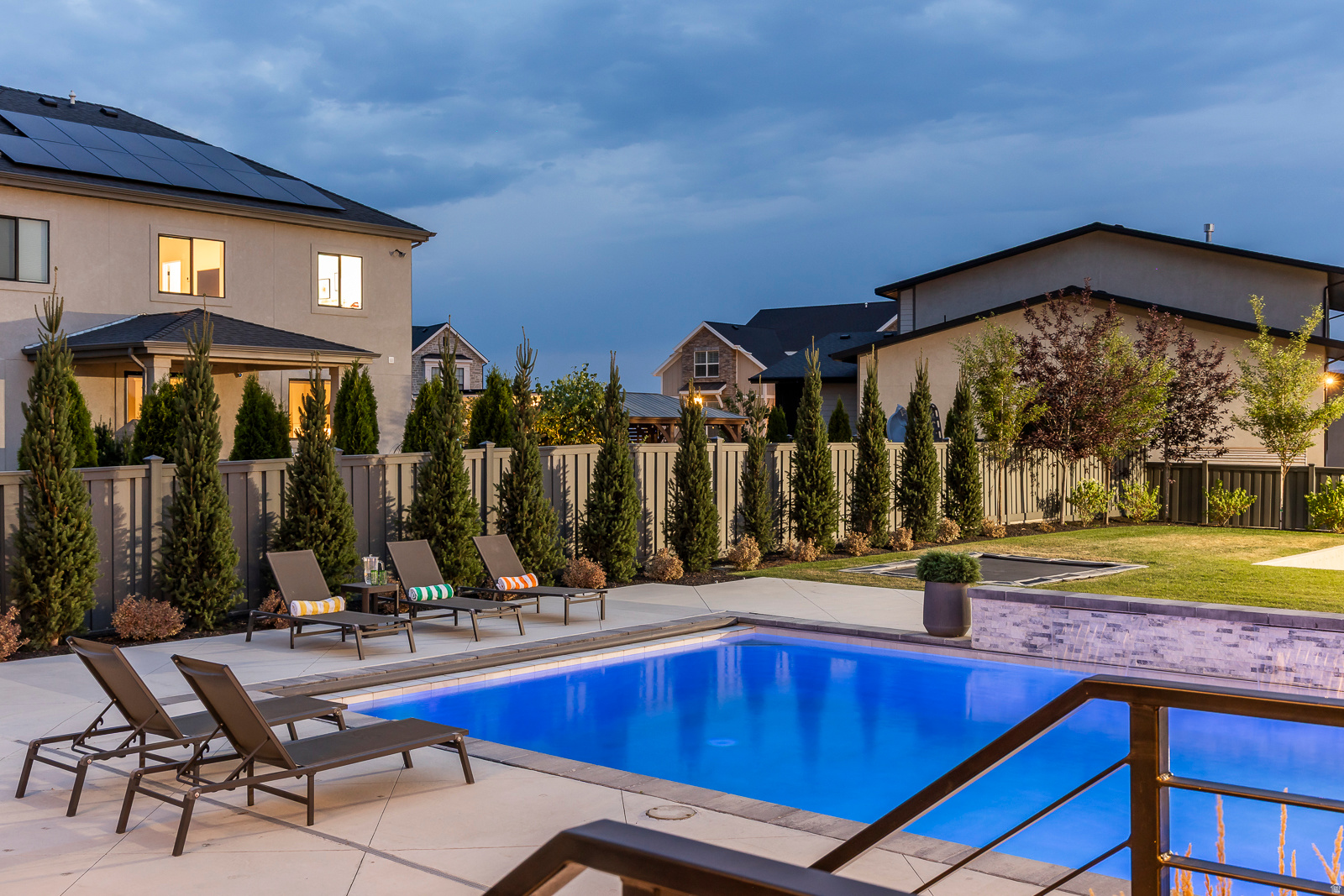 RIDGEVIEW EST 408 - Residential