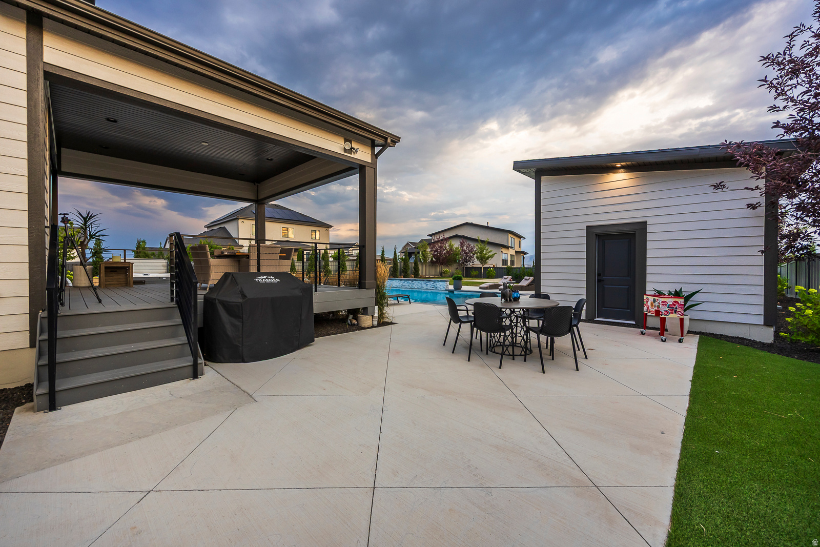 RIDGEVIEW EST 408 - Residential