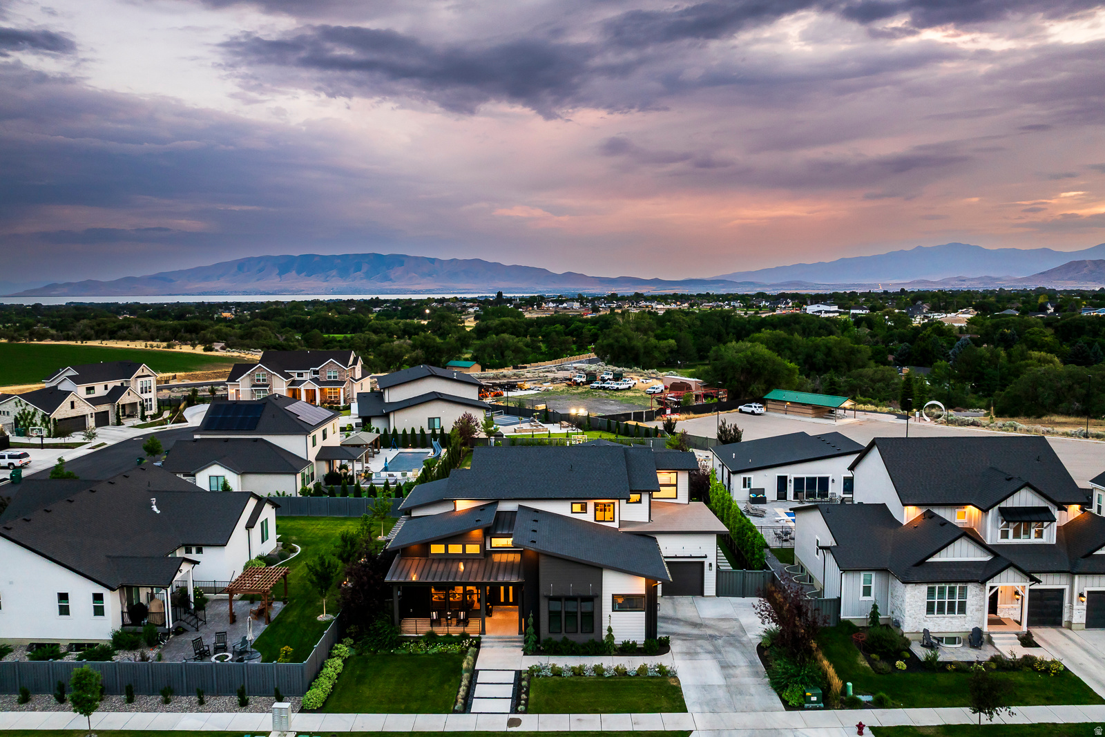 RIDGEVIEW EST 408 - Residential