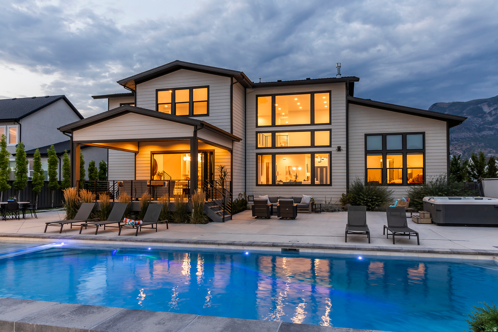 RIDGEVIEW EST 408 - Residential