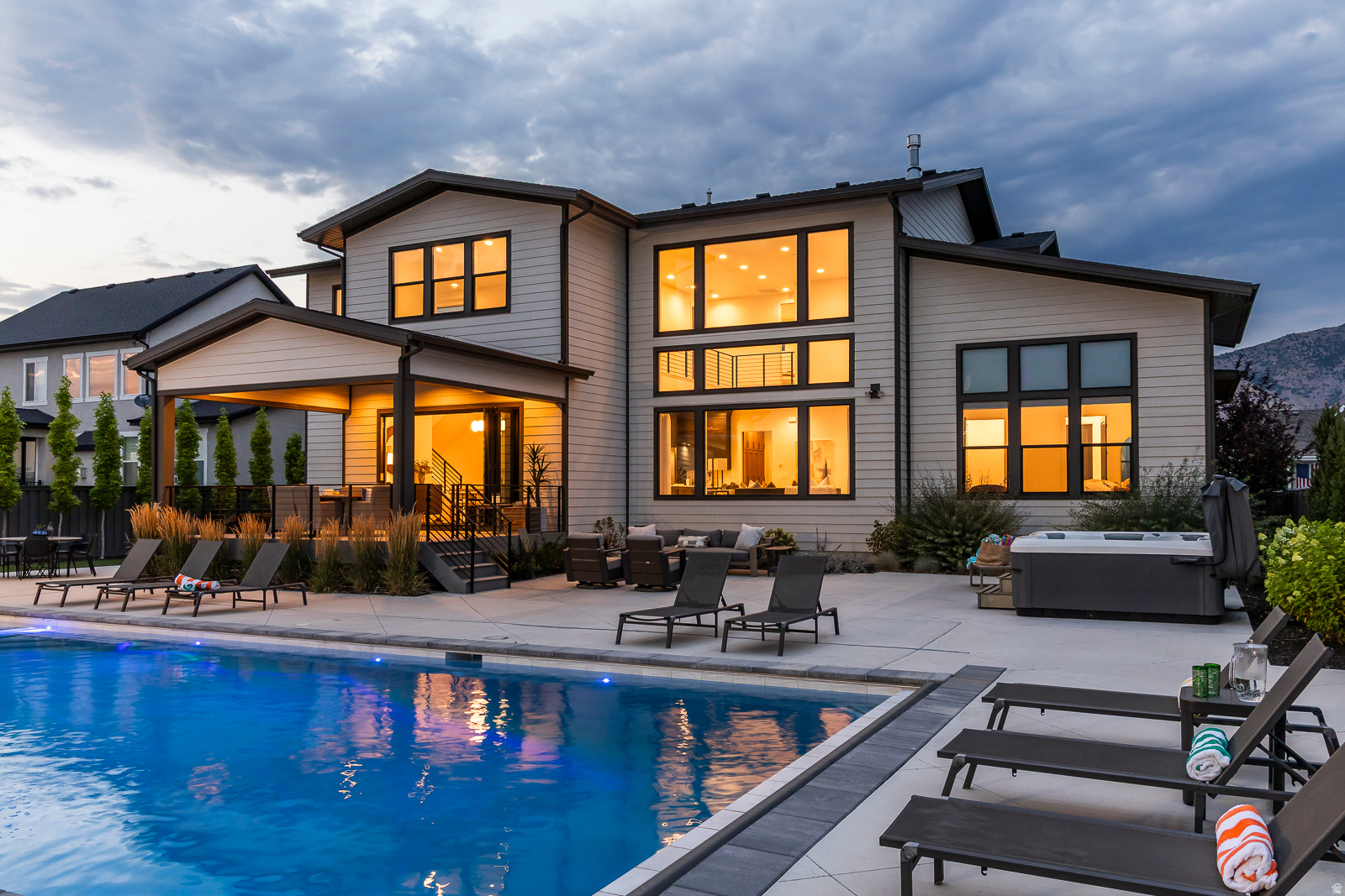 RIDGEVIEW EST 408 - Residential