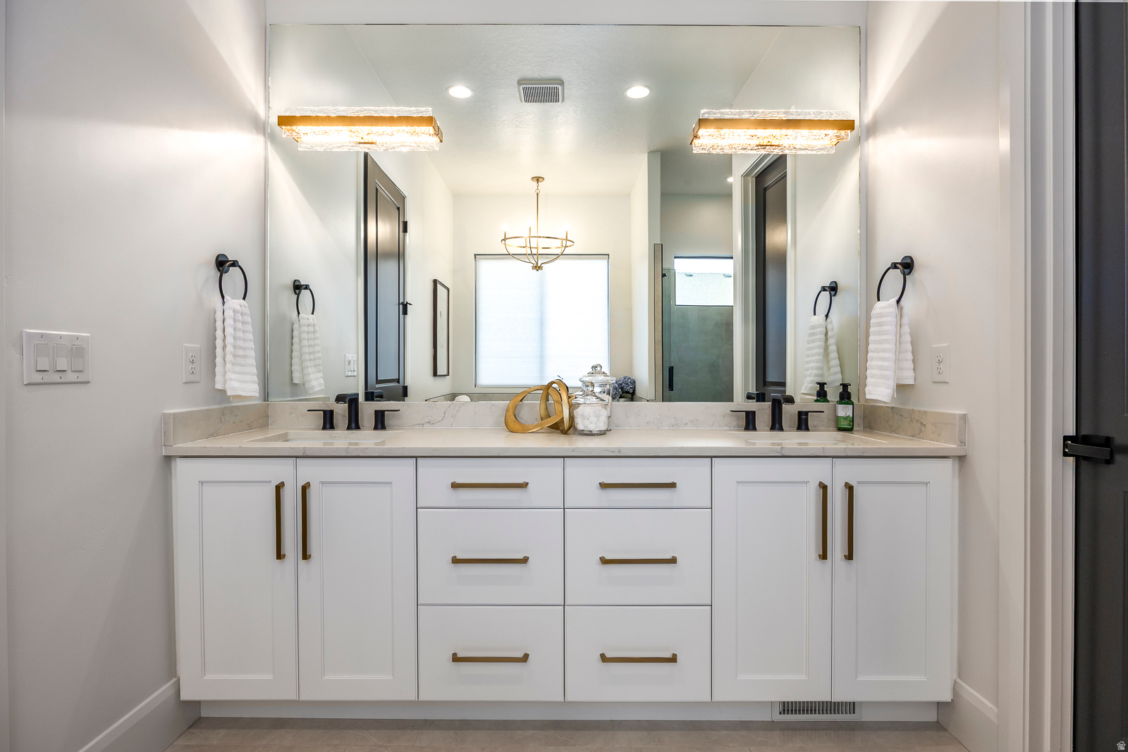 RIDGEVIEW EST 408 - Residential