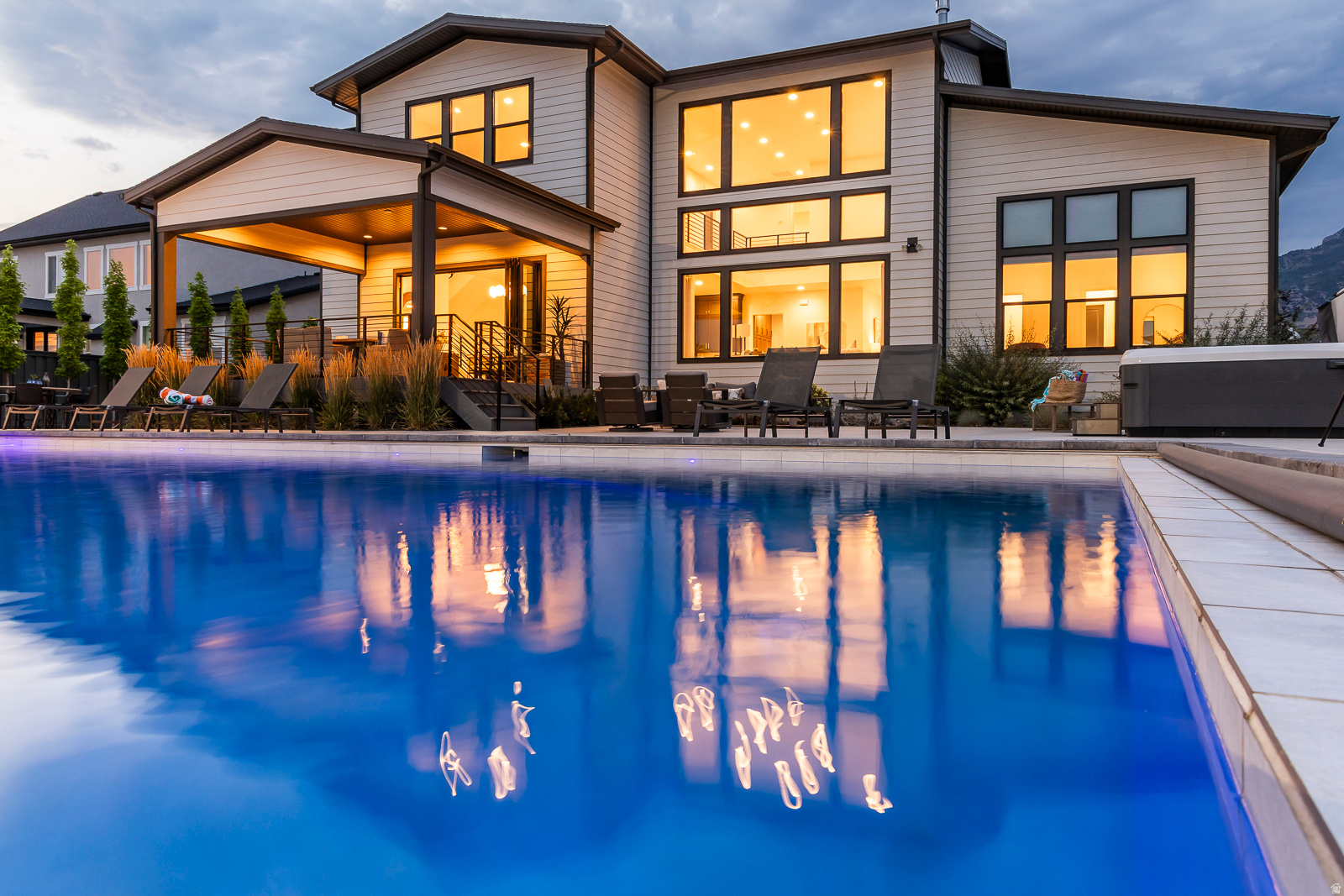 RIDGEVIEW EST 408 - Residential