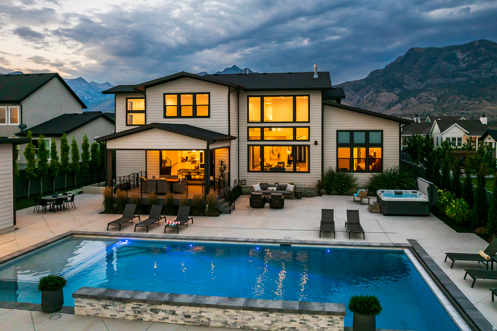 RIDGEVIEW EST 408 - Residential