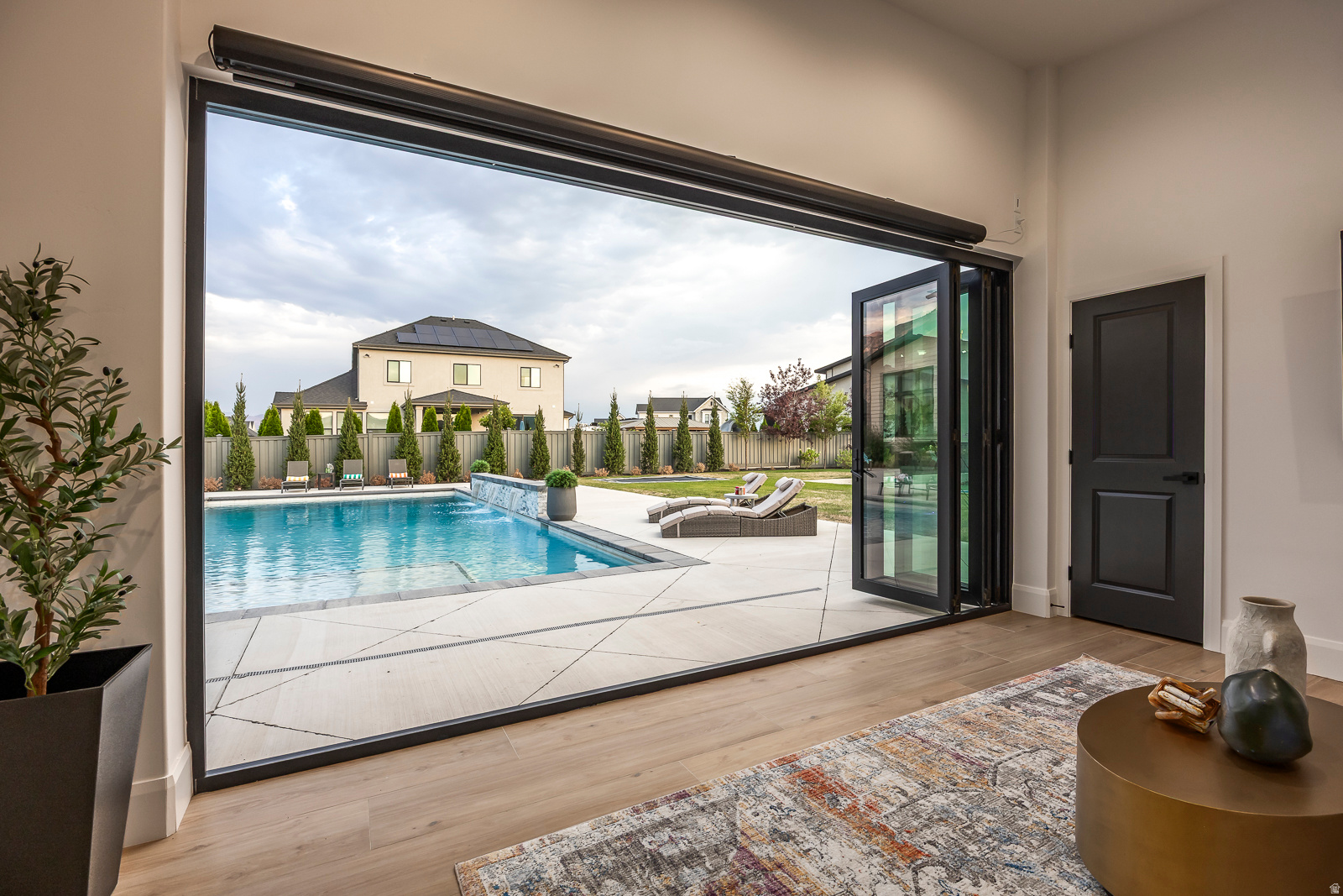 RIDGEVIEW EST 408 - Residential