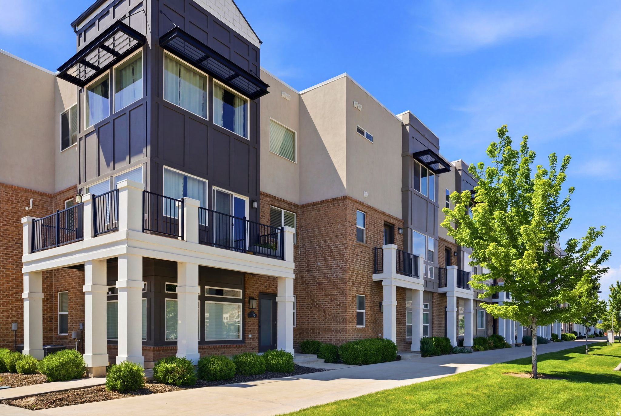 AVENUES AT THE STATI - Residential