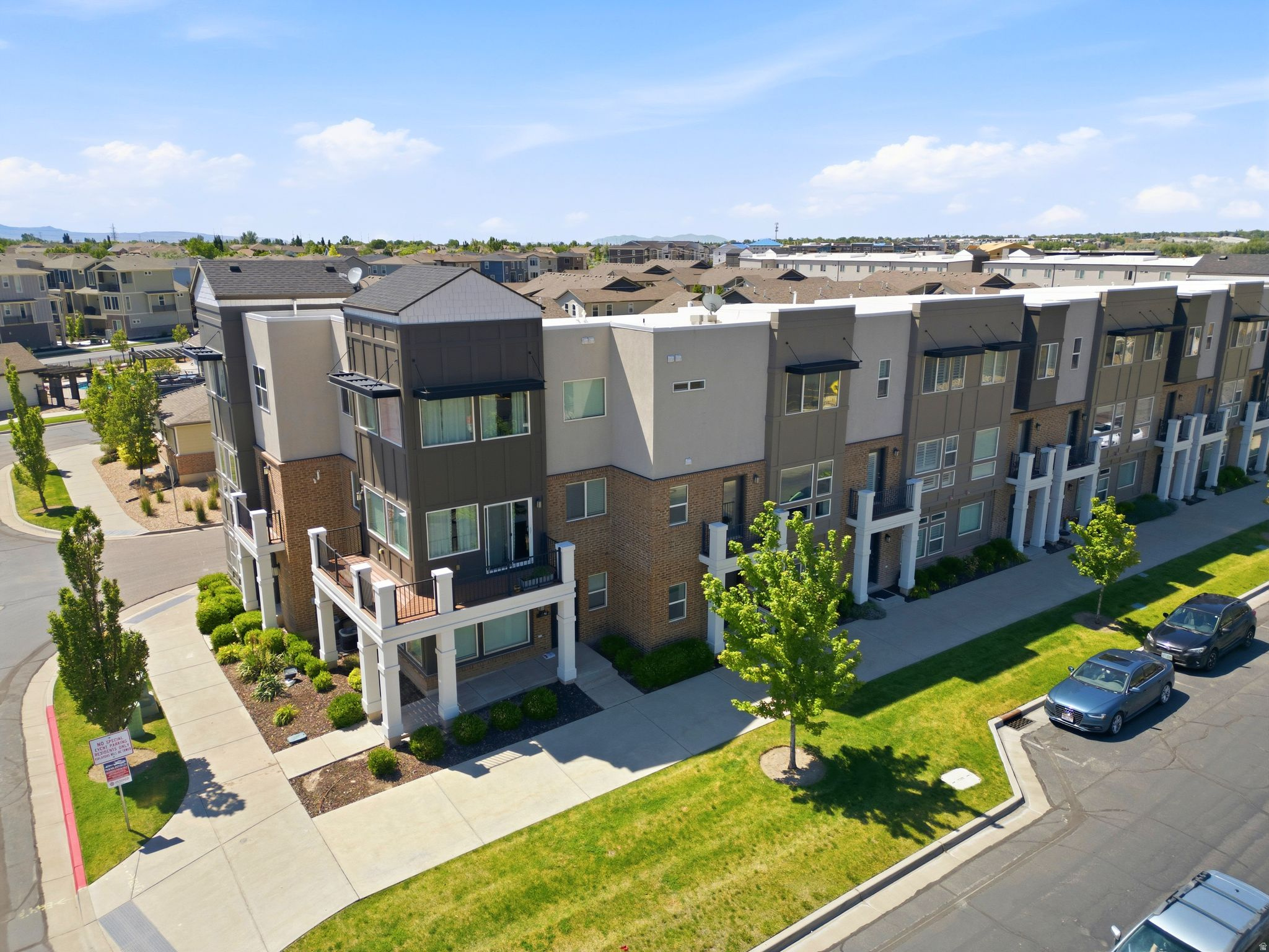 AVENUES AT THE STATI - Residential
