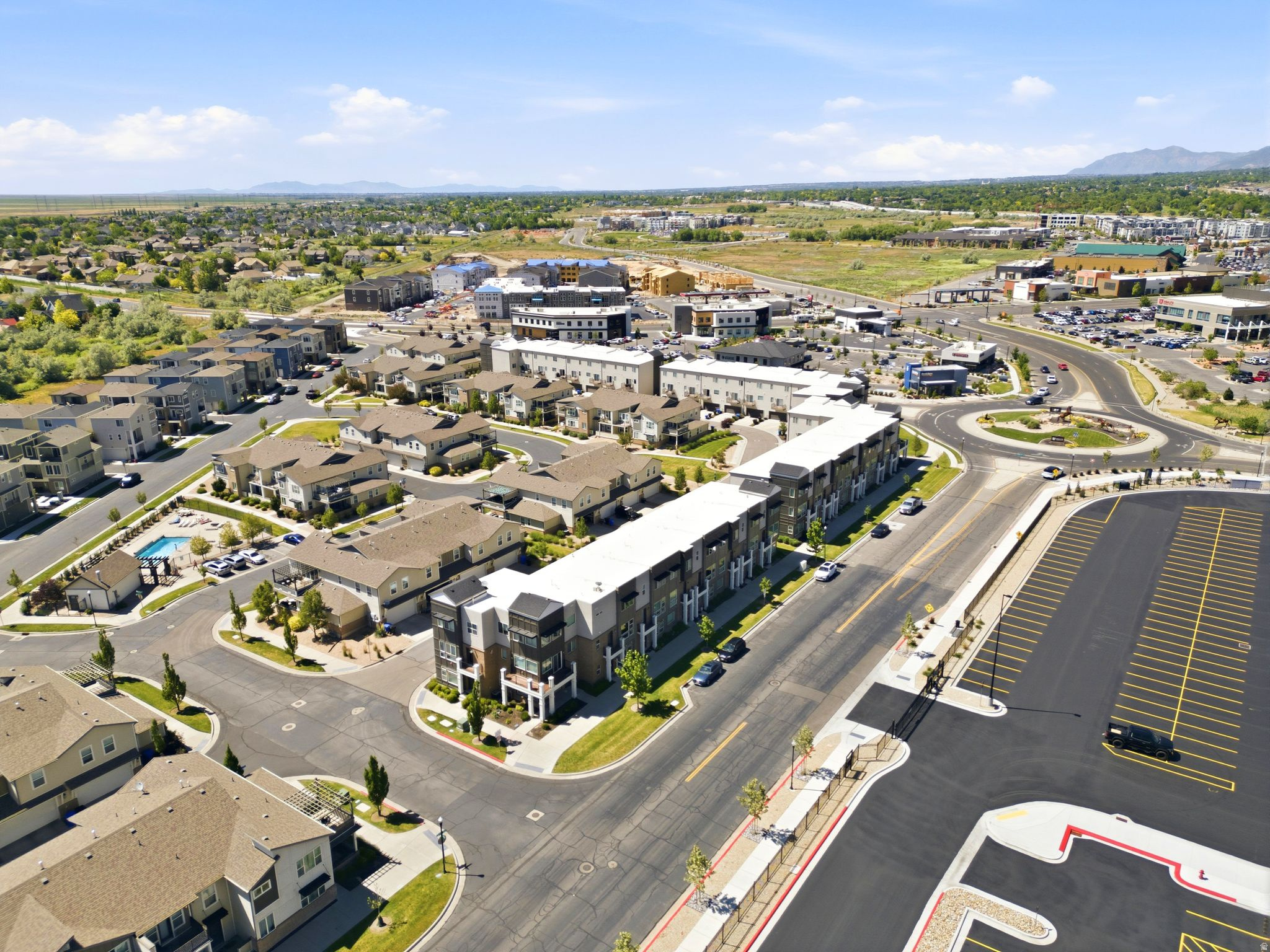 AVENUES AT THE STATI - Residential