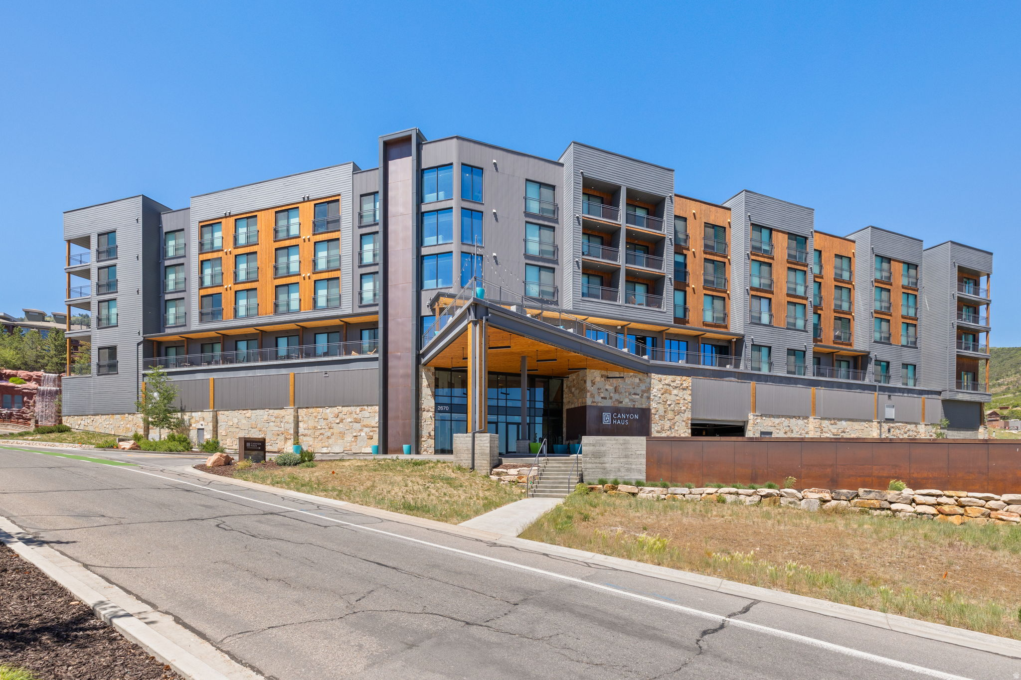 CANYON HAUS/YOTELPAD - Residential
