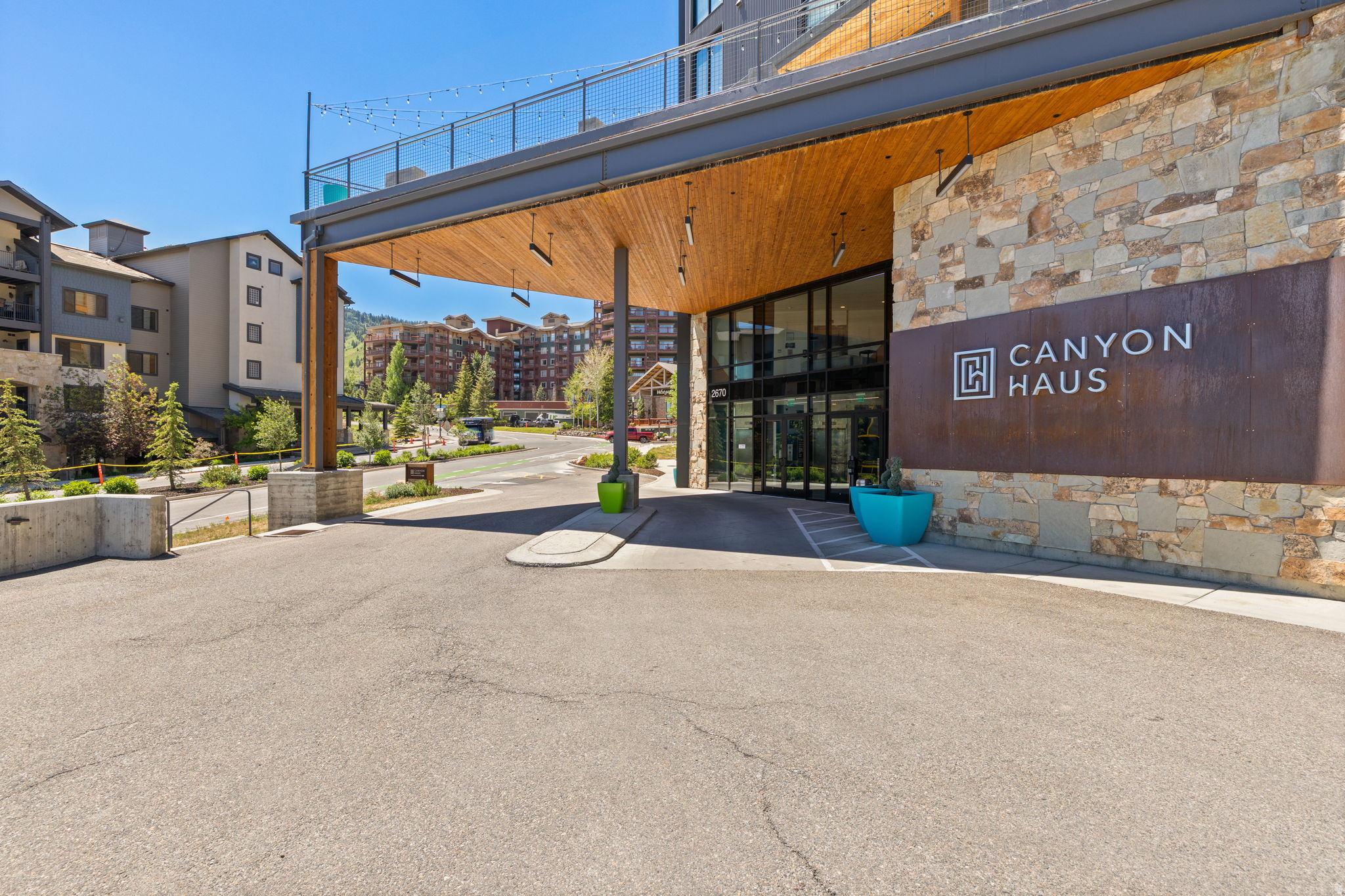 CANYON HAUS/YOTELPAD - Residential