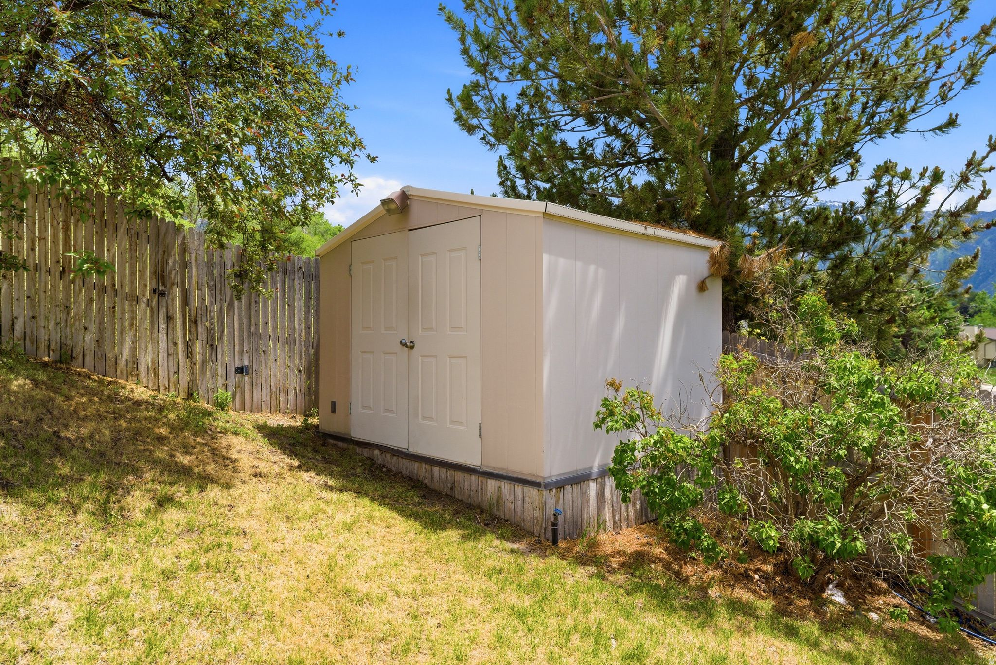 MEADOWS - Residential