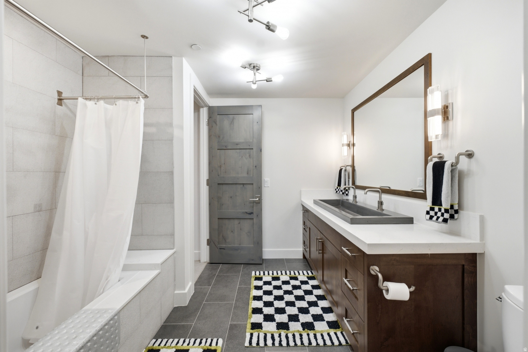 PROMONTORY PAINTED SHORES - Residential