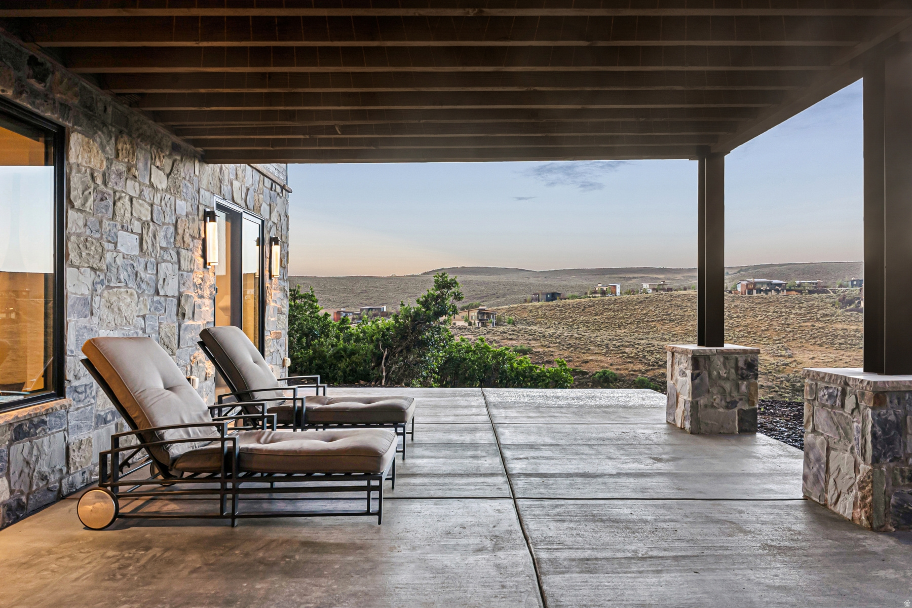 PROMONTORY PAINTED SHORES - Residential