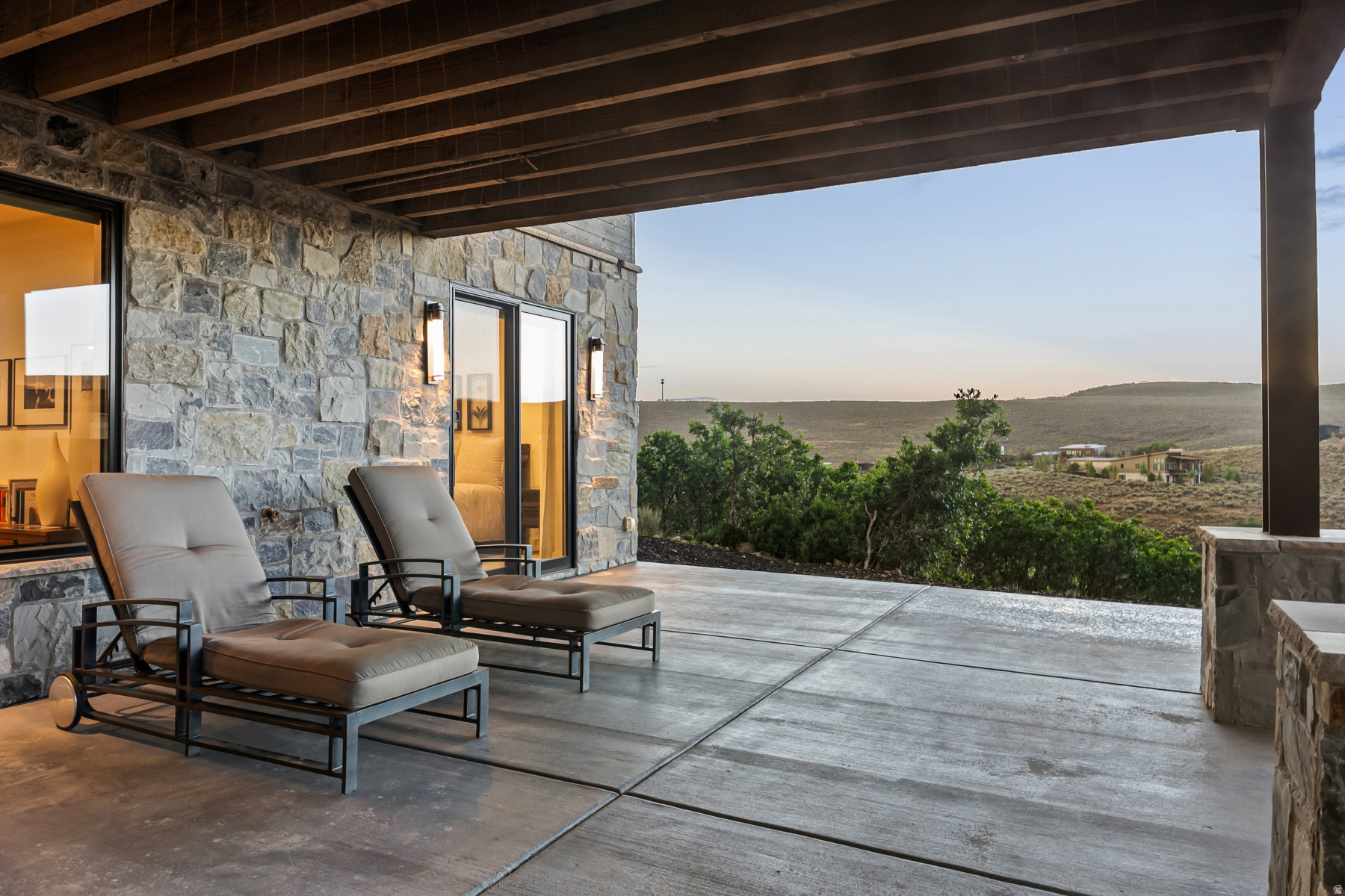 PROMONTORY PAINTED SHORES - Residential