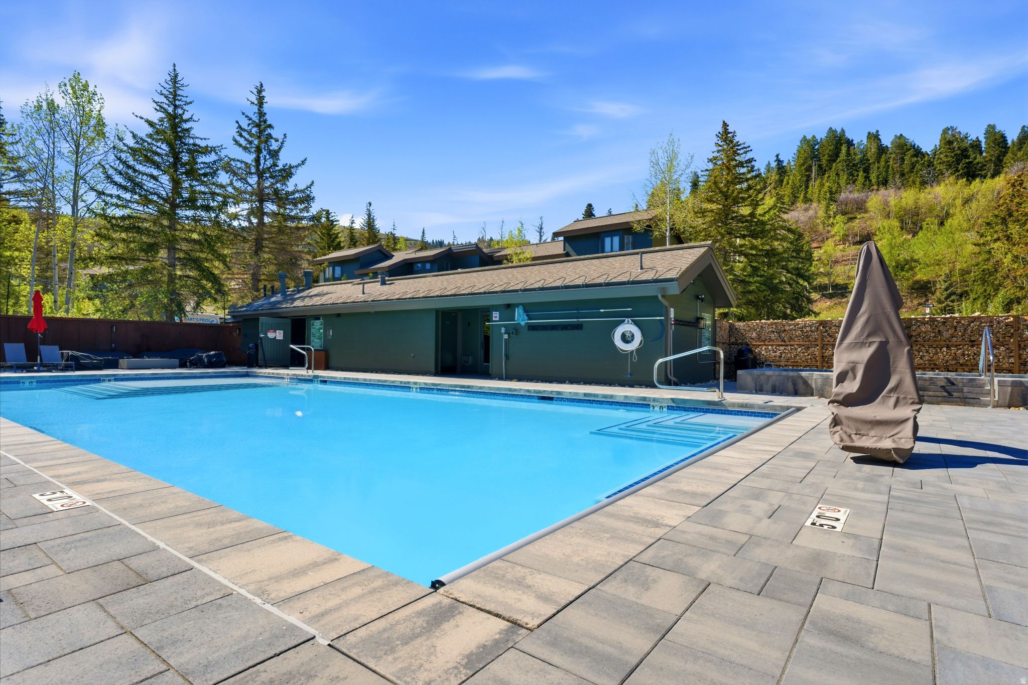 LAKESIDE - Residential