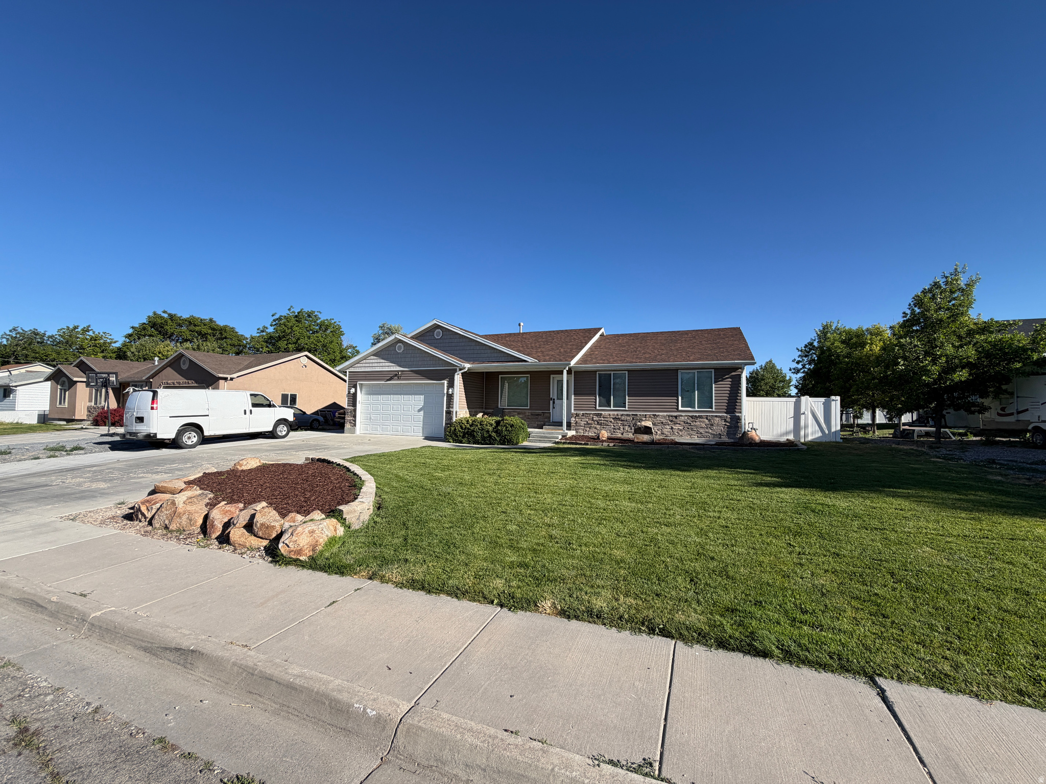 Nice rambler located in a great area w/5 bedrooms, 3 bathrooms, granite countertops and subway tile backsplash, hardwood floors, banister, finished basement w/open family room/rec room area and a gas fireplace entertainment wall, cold storage, big backyard, covered patio.  Come take a look!!