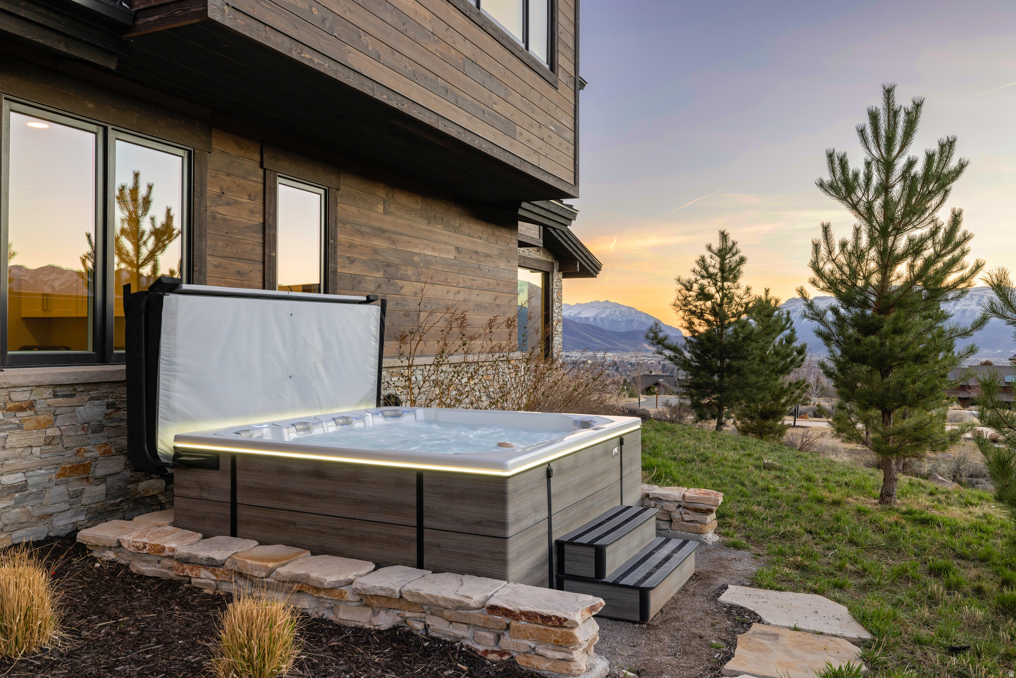 RED LEDGES - Residential