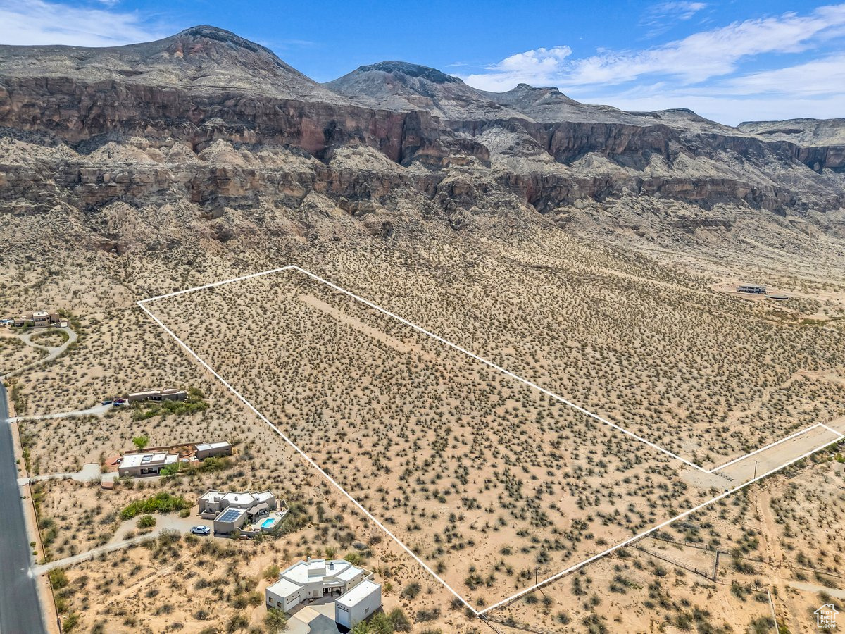 MOCCASIN FLATS - Land