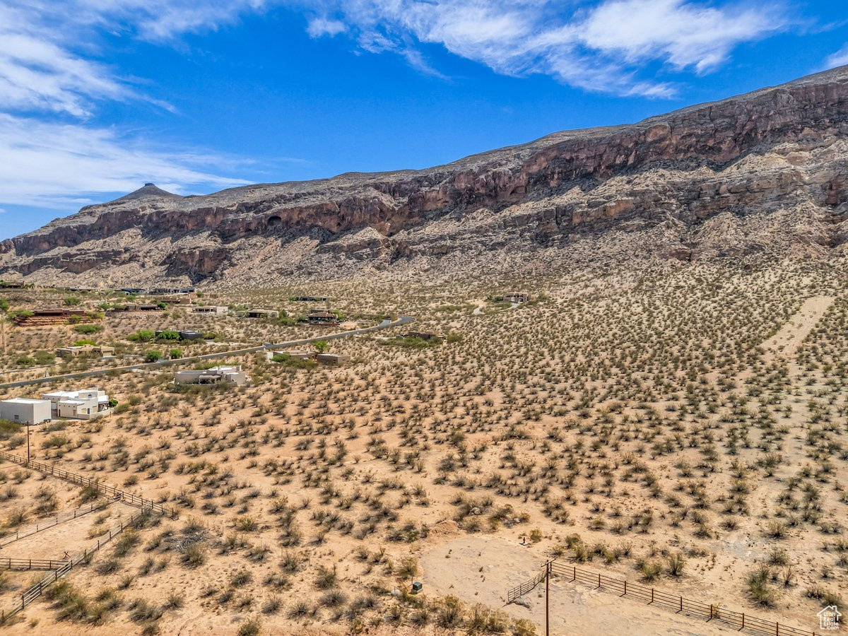 MOCCASIN FLATS - Land