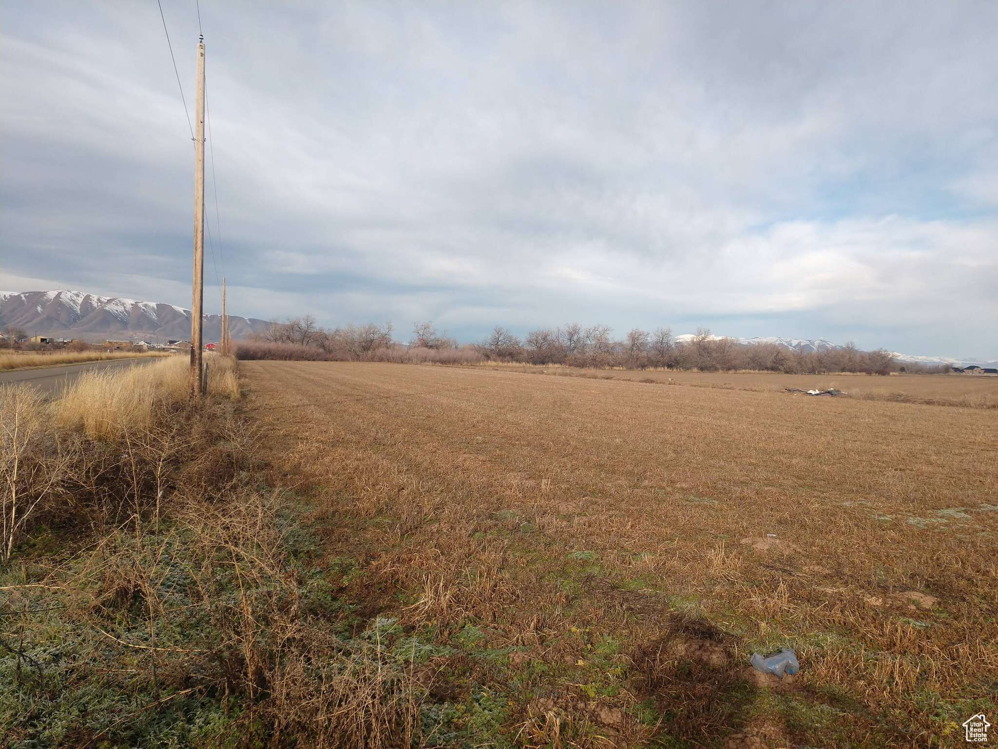 28.43 ACRE FARM.  Approximate Address: 1450 West 6800 South, Utah County (Near Spanish Fork)  Parcel numbers and acres per Utah County.  25-014-0043  (2.431 Acres)  25-014-0050 (26.001 Acres)