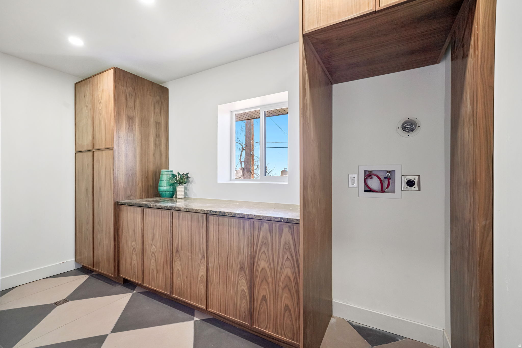 CREST VIEW MANOR - Residential