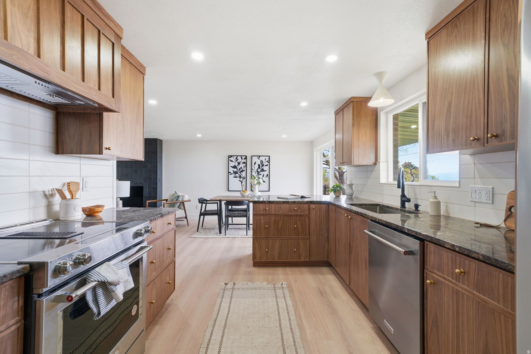 CREST VIEW MANOR - Residential