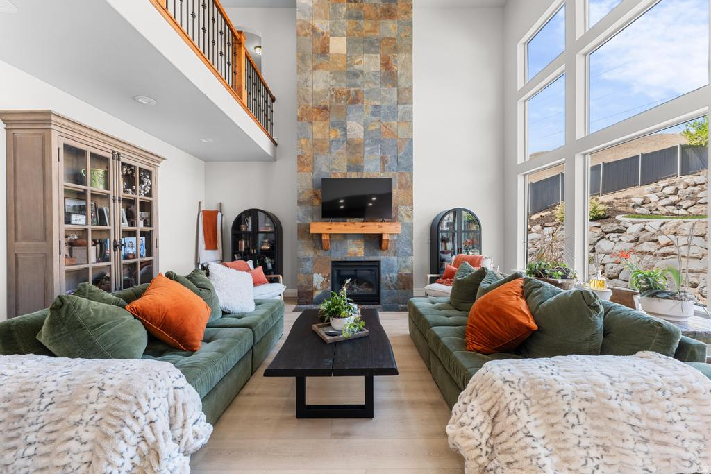 EAGLE SUMMIT - Residential