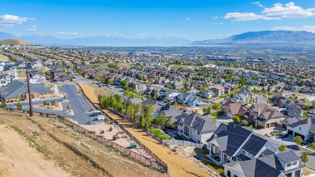 EAGLE SUMMIT - Residential