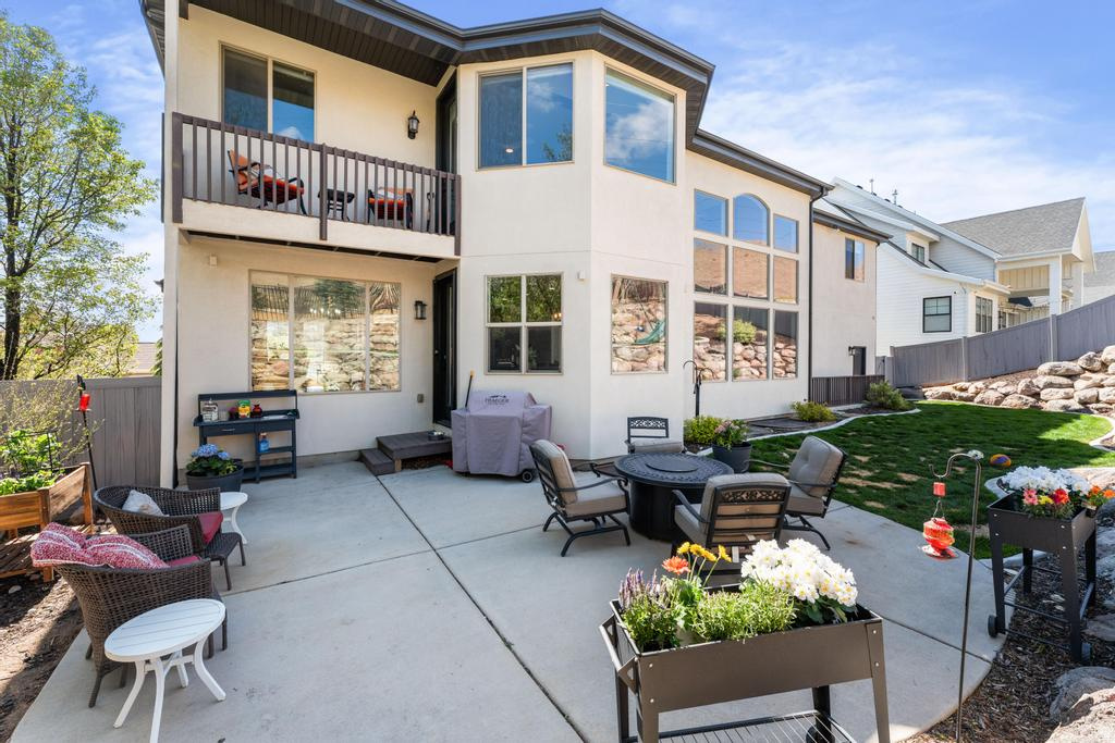 EAGLE SUMMIT - Residential