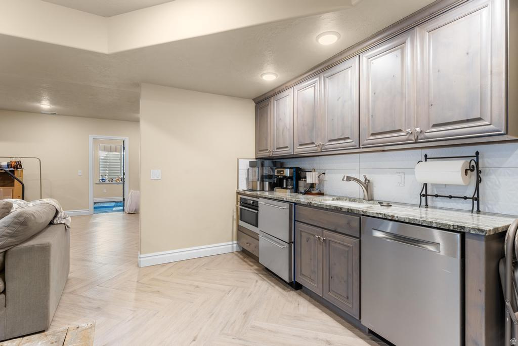 EAGLE SUMMIT - Residential