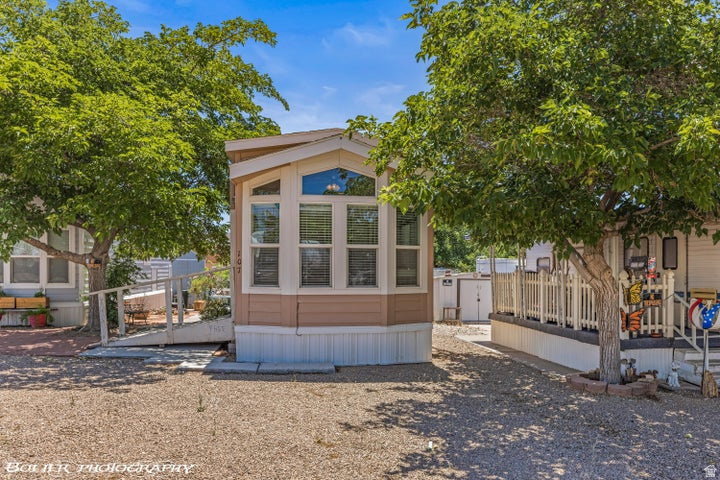 Winter Retreat or investment opportunity is centrally located near a wealth of outdoor activities, Hurricane Sand Dunes, Jelly Stone water park, Sand Hollow, Quail Lake, Brian Head ski resort, and located only 2 1/2 hours from Las Vegas! You own the lot.