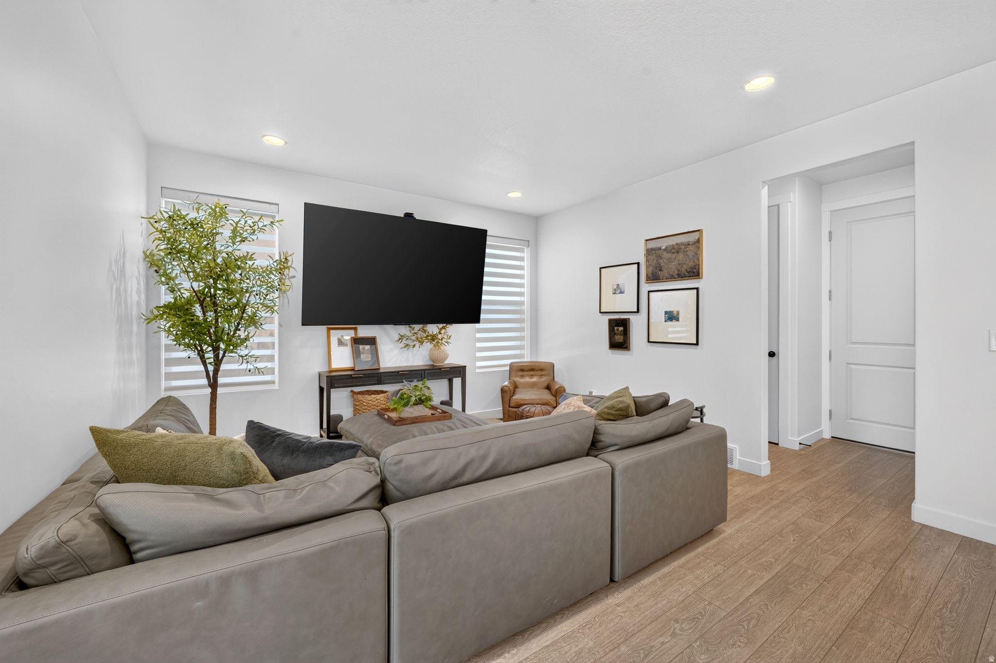 HOLBROOK SCANDIA CTG 3304 - Residential