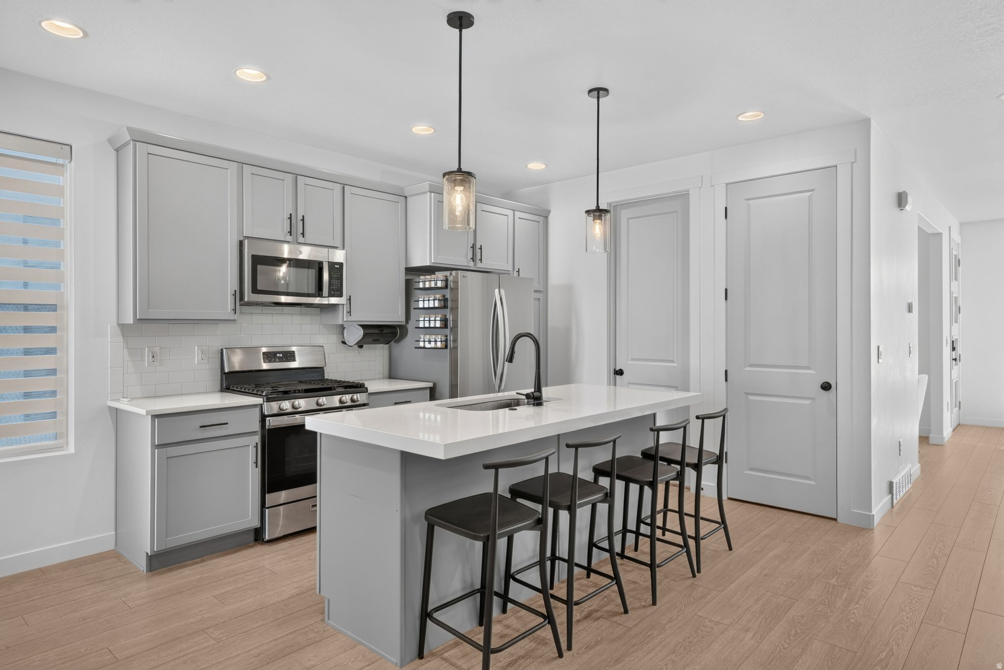 HOLBROOK SCANDIA CTG 3304 - Residential